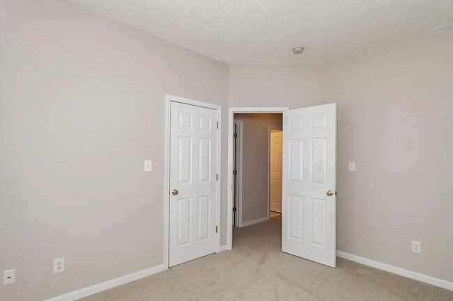 Building Photo - 3 Bedroom Ranch Near NCSU