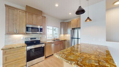 Building Photo - Move-in Special $500 Off*