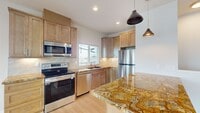 Building Photo - Move-in Special $500 Off*