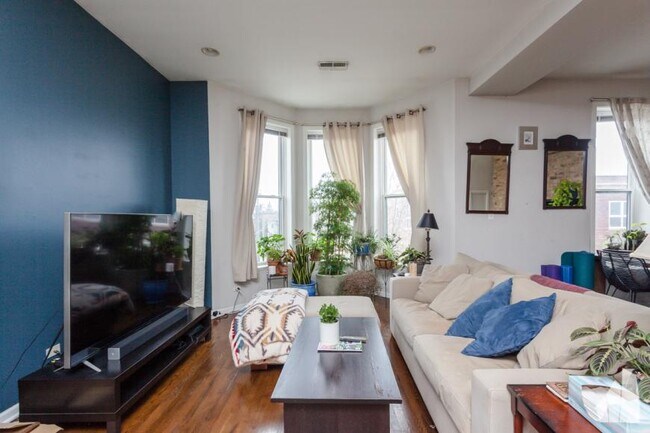 Building Photo - 2 bedroom in Chicago IL 60612