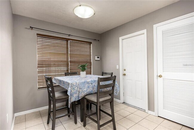 Building Photo - 1608 NE 45th Pl