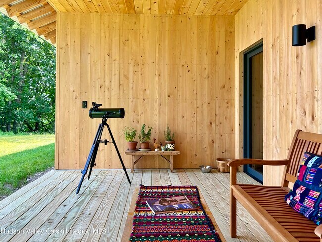 Building Photo - 88 Hover Ave