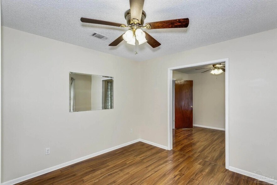 Work Station - 9509 Barranger Dr