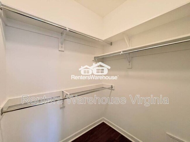 Building Photo - 446 Blue Beech Way