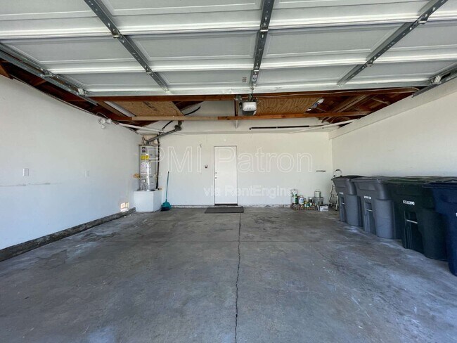 Building Photo - 21909 Huron Ln