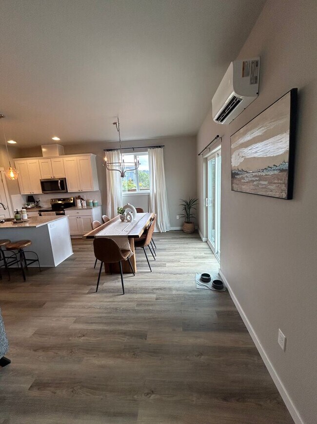 Building Photo - Beautifully Furnished Brand New 5 Bedroom ...