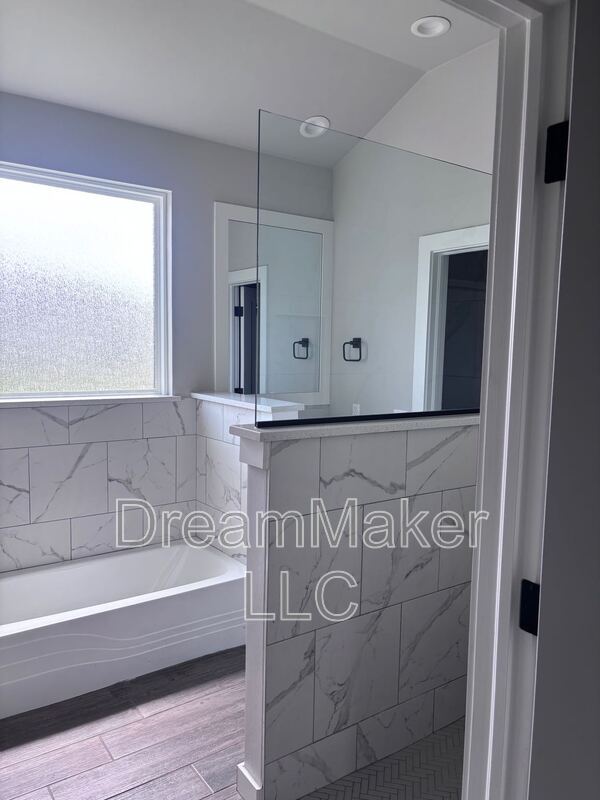 Building Photo - 993 Flowers Dr