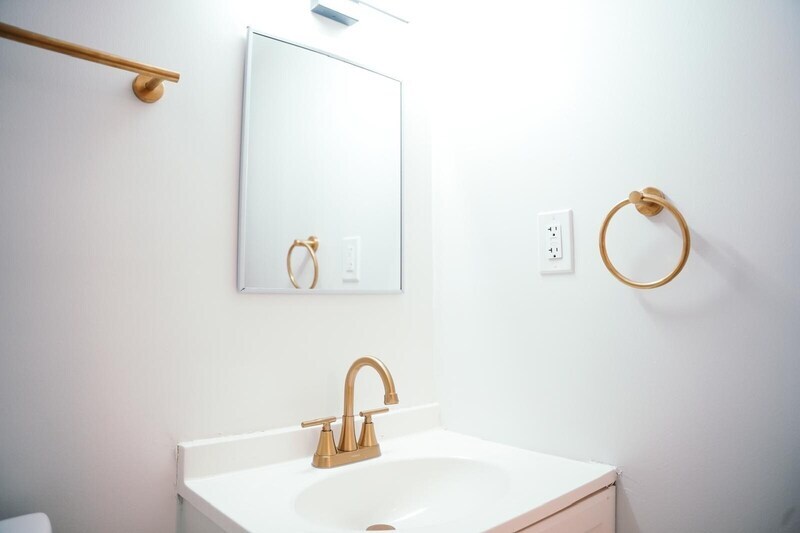 Building Photo - 916 W Lombard St