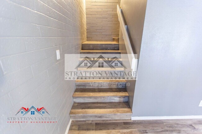 Building Photo - 1828 W Tuckey Ln