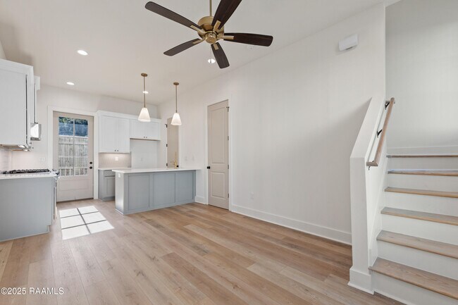 Building Photo - 208 Steiner Oaks