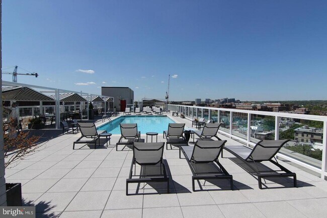 Building Photo - 1330 New Hampshire Ave NW