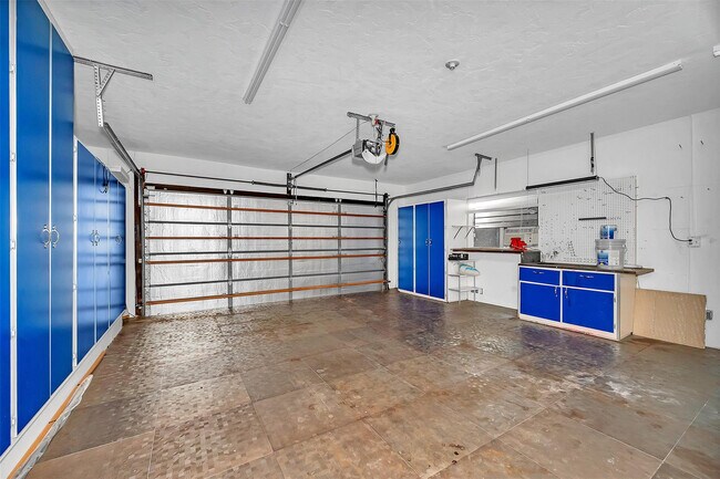 Building Photo - 2427 Sea Island Dr