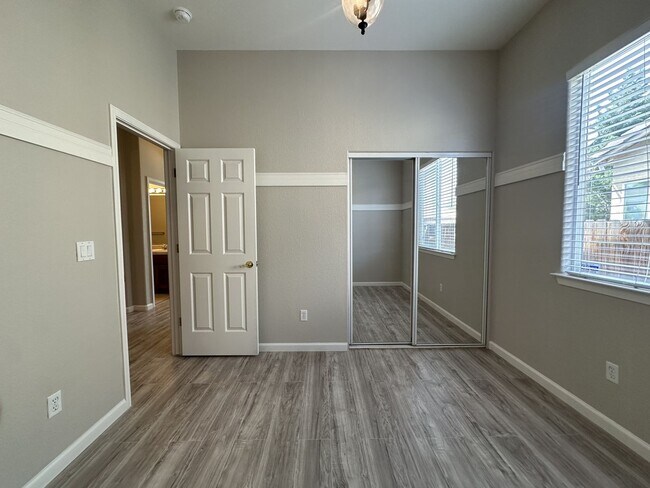 Building Photo - Cute single story home with 3 bedrooms, 2 ...