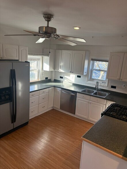 Building Photo - 98 Sherman St