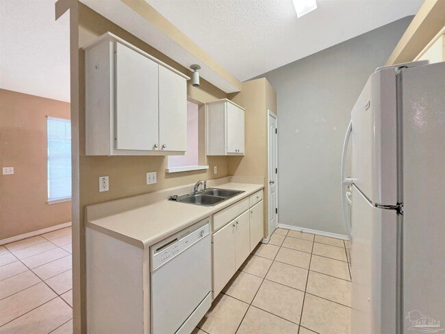 Building Photo - 3359 Green Briar Cir