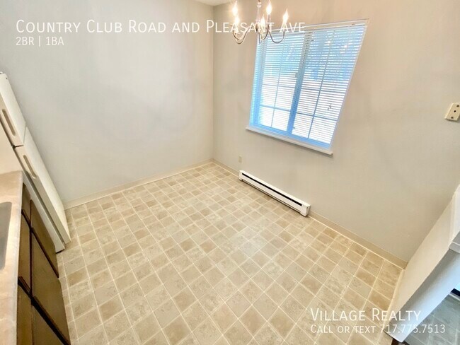 Building Photo - Roomy 2-bed end-unit w/ on-site laundry & ...