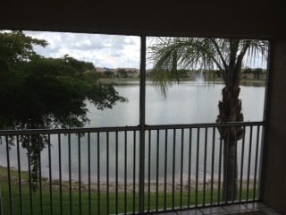 Building Photo - ***HUNTINGTON LAKES *** CONDO*** ANNUAL***...
