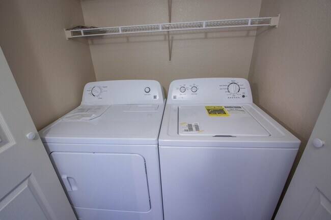 Building Photo - SPECTACULAR 2BED/2BATH CONDO IN HENDERSON!
