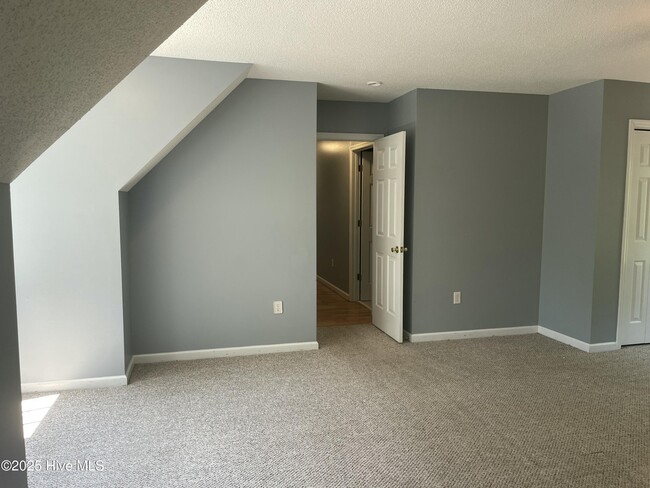 Building Photo - 151 Bayshore Dr