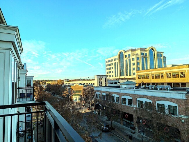 Building Photo - The Easy Life at City Center