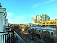 Building Photo - 670 Town Center Dr
