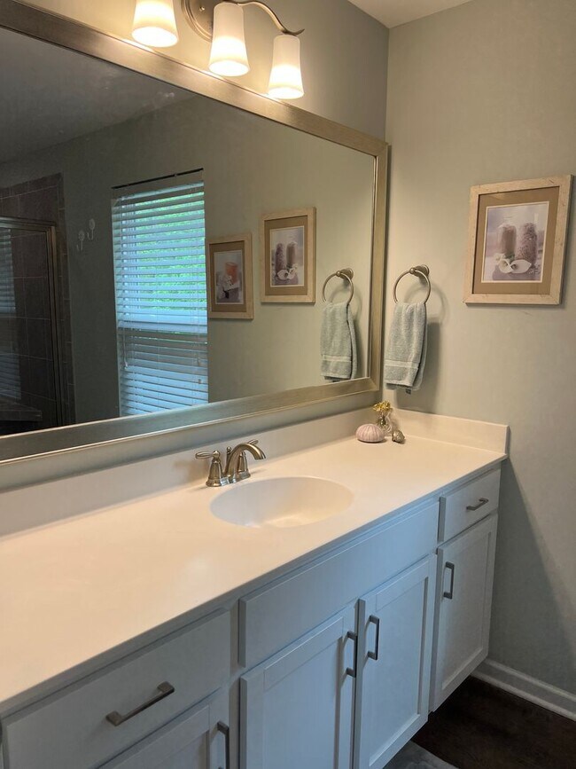 Building Photo - FURNISHED Three Bedroom Wellstone Model Home