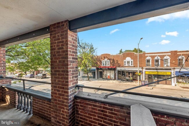 Building Photo - 838 W Lancaster Ave