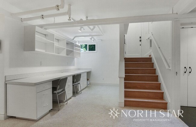 Building Photo - Live in a National Historic Home