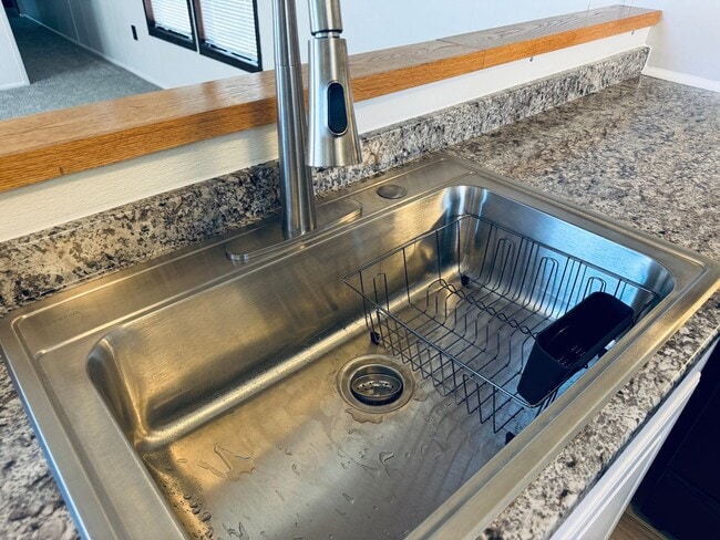 Building Photo - 2 Bedroom fresh remodel in Billings Heights