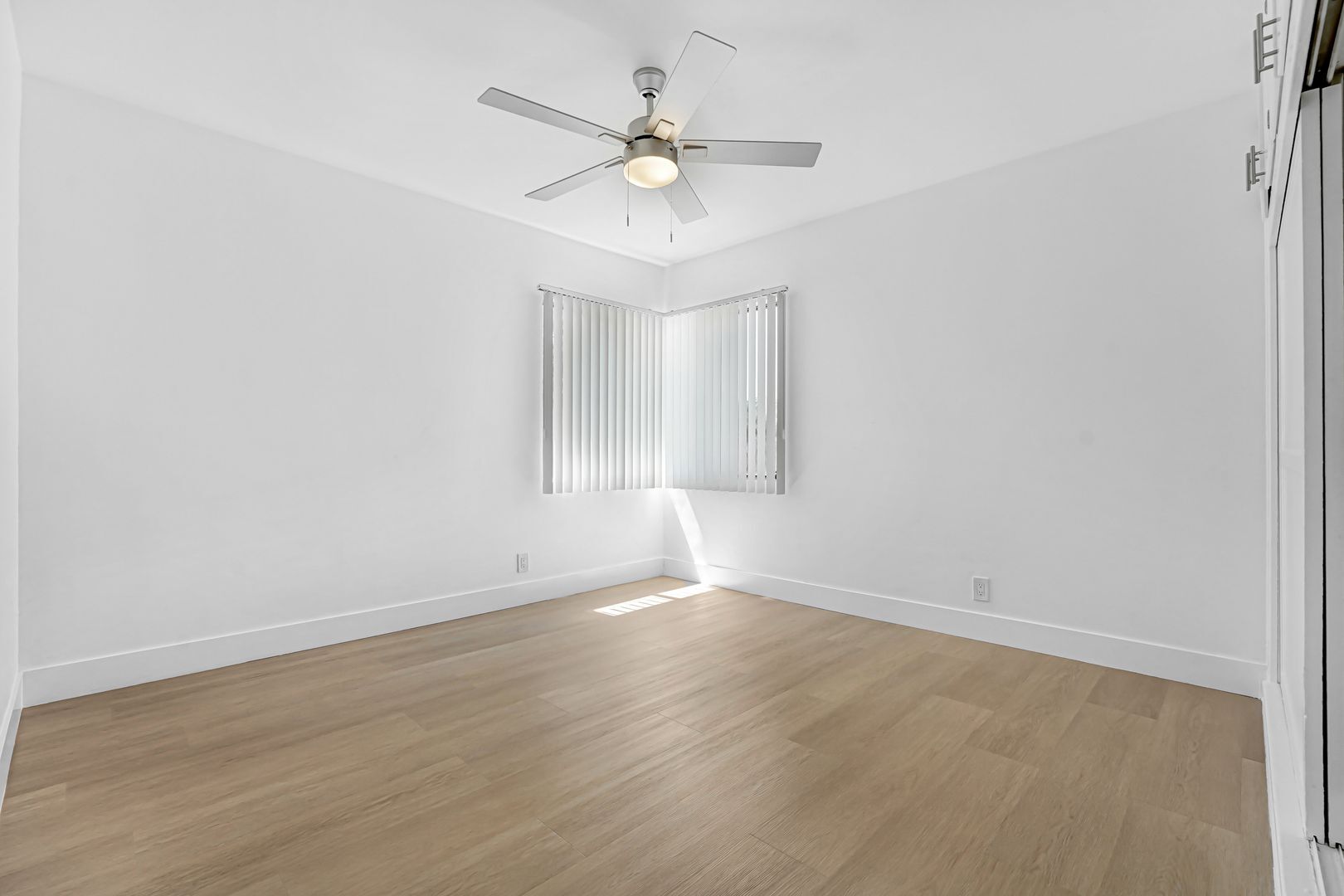 Building Photo - 10250 Palms Blvd