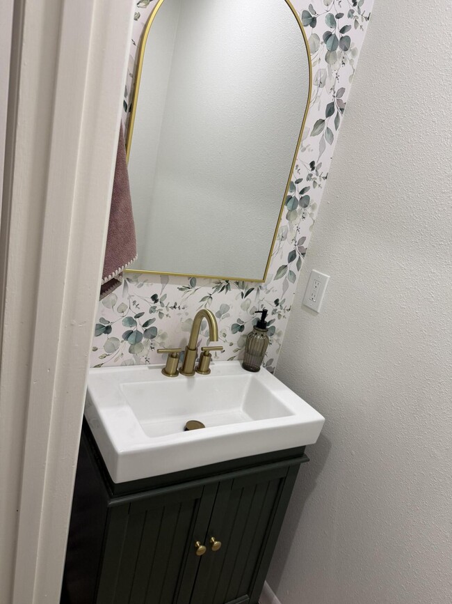 Building Photo - 350 Sailfish Dr
