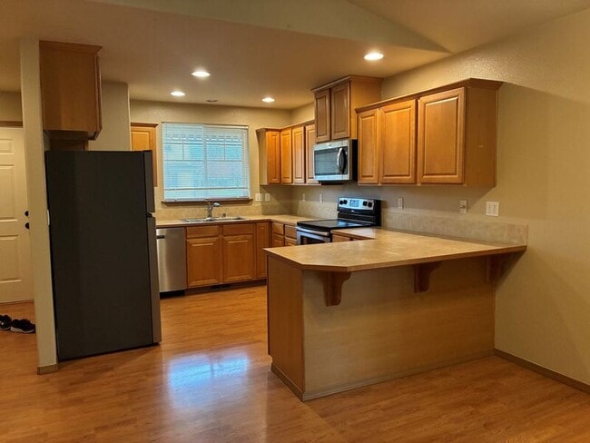 Building Photo - 292 Klinger St