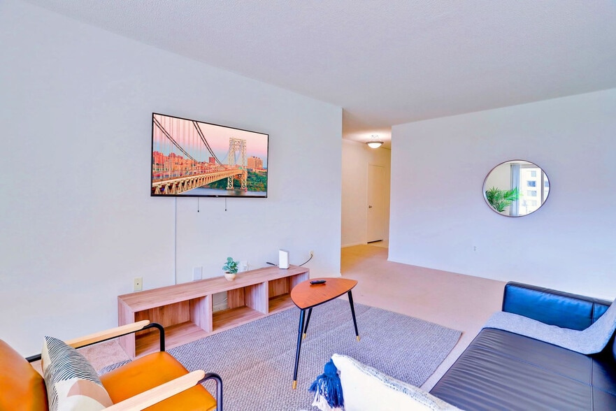 Building Photo - 1600 S Eads St