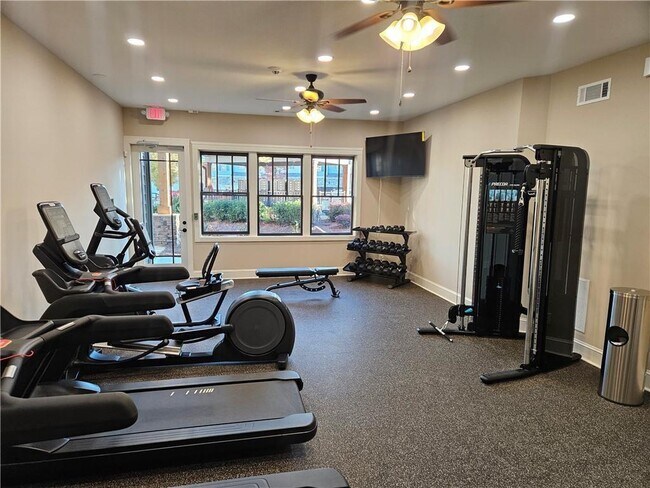 Building Photo - 405 Stoneybrook Dr