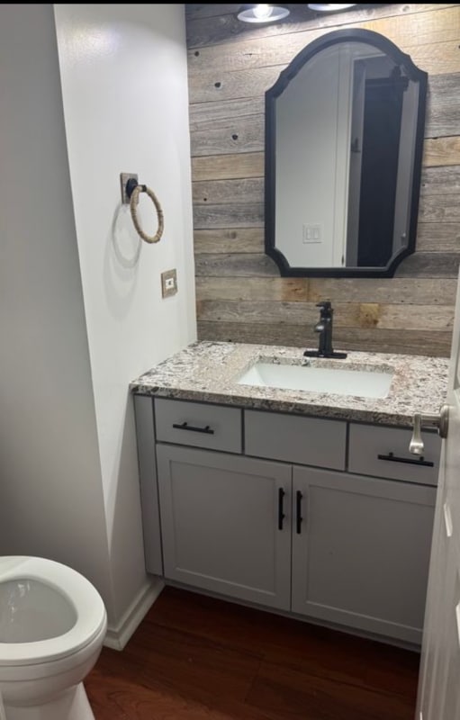 Building Photo - 725 Hamilton Ct