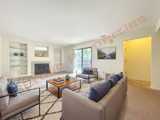 Building Photo - Beautiful 2 bedroom 2.5 bath Condo w/ 2 Reserved Parking Space @ Finley Forest, Chapel Hill, Avai...
