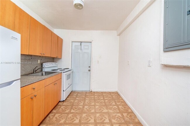 Building Photo - 10015 SW 170th Terrace
