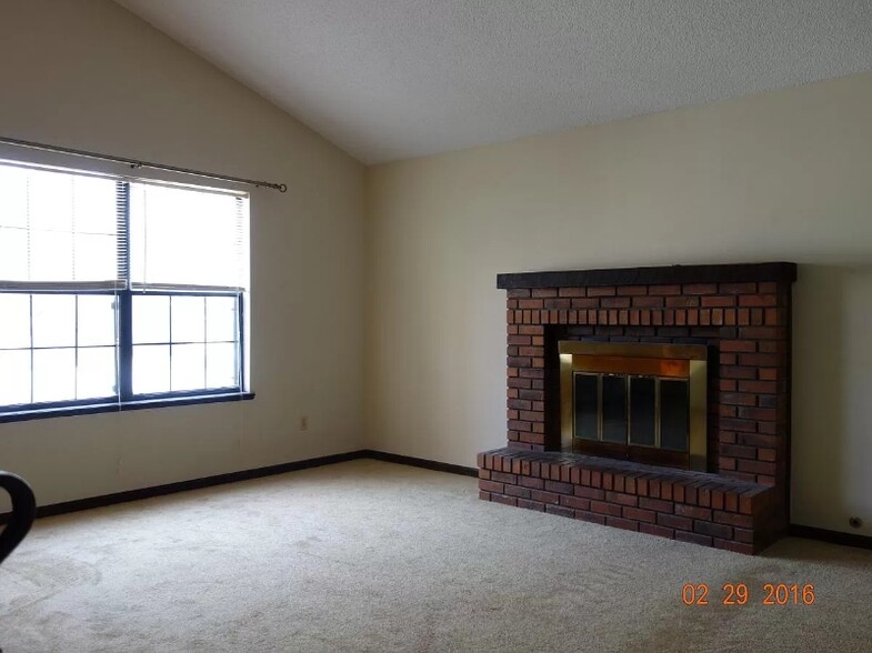 Building Photo - 16109 W 141st Terrace