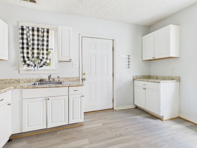 Building Photo - 3205 Hull Street Rd