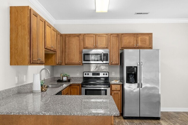 Building Photo - Cute Duplex in the Heart of Pembroke !!