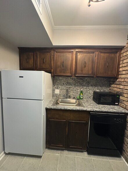 Building Photo - 3162 Highway 1 S