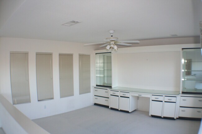Building Photo - Incredible Green Valley Ranch stunner!