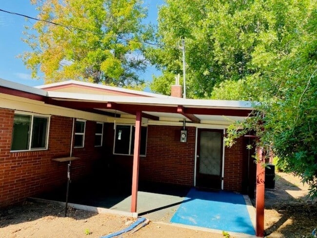 Building Photo - 205 S 46th Ave