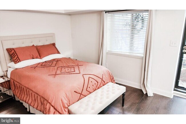 Building Photo - 2223 Payne Terrace SE