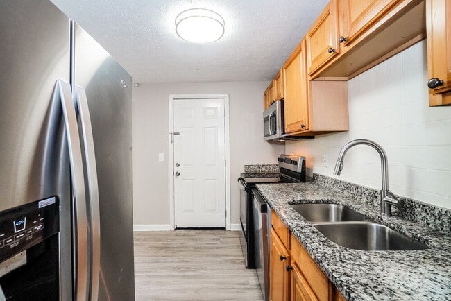 Building Photo - 2557 Brunswick Dr