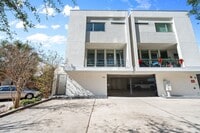 Building Photo - 3302 Lake St