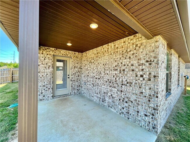 Building Photo - 1702 S K Pl