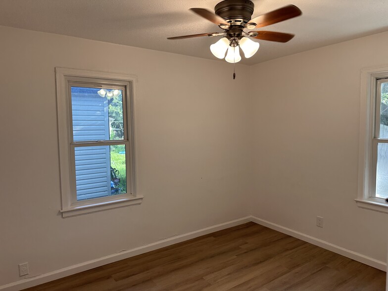 Building Photo - 847 N Terrace Dr