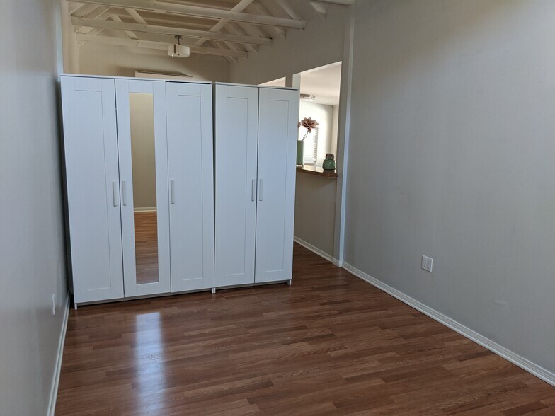 Building Photo - 5238 Wilkinson Ave