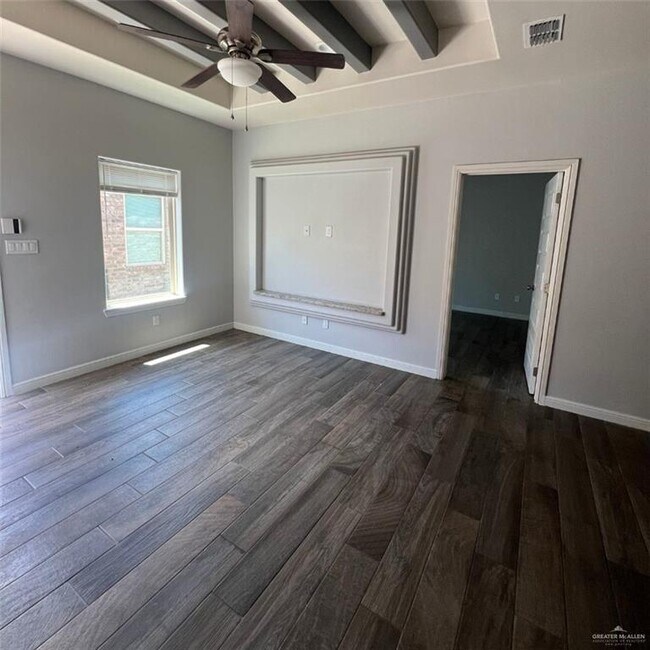 Building Photo - 10 Israel E Ave